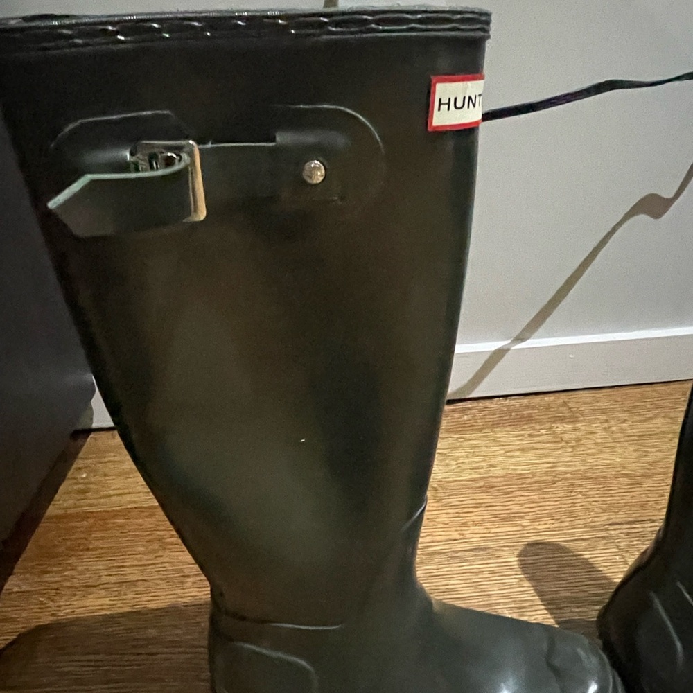 Hunter boots size 6.  Dark olive green